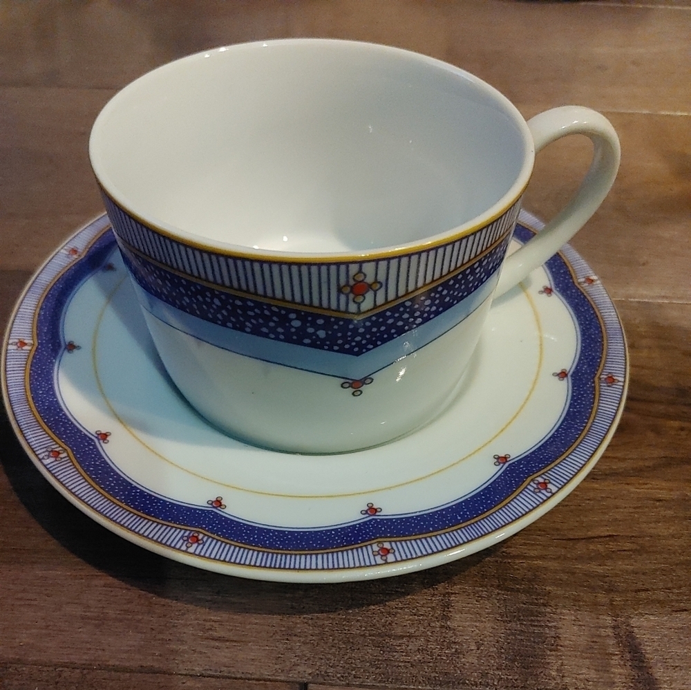 Royal Heritage fine porcelain tea‎ cup and saucer